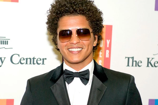 Bruno Mars Snags No. 1 Spot on Billboard's Artist 100 Chart for Very First Time