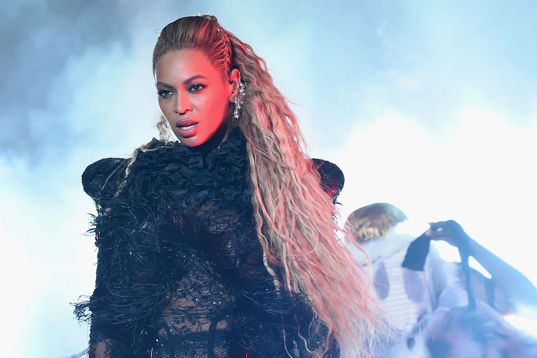 Beyonce Slays 2016 MTV Video Music Awards With Explosive 'Lemonade'...